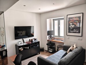 Smart TV, video games, books, computer monitors - The Old Town House @Old Town By Freetimealgarve (Faro)