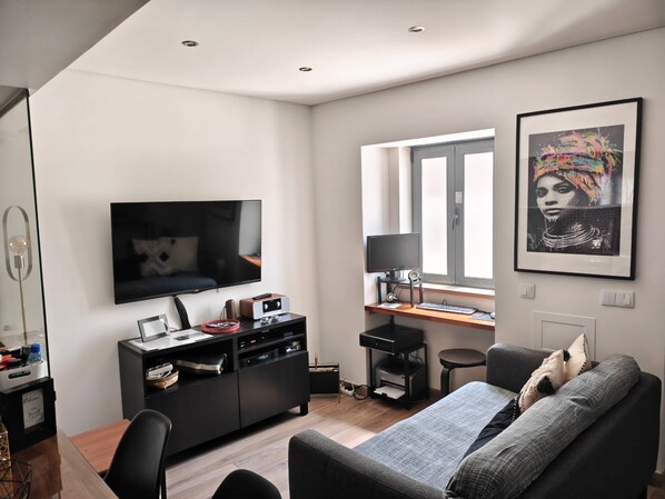 Smart TV, video games, books, computer monitors
