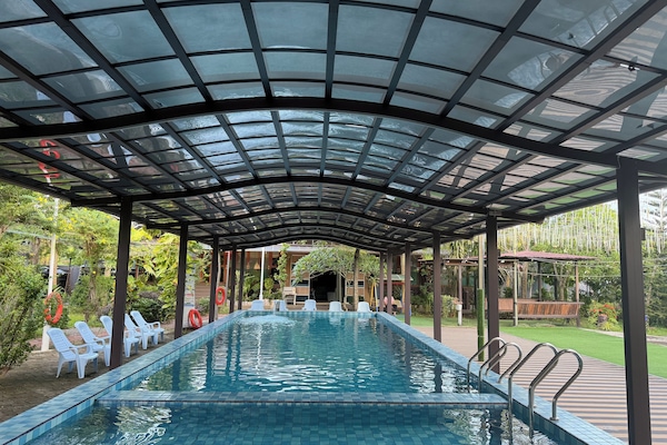 Kolam renang terbuka