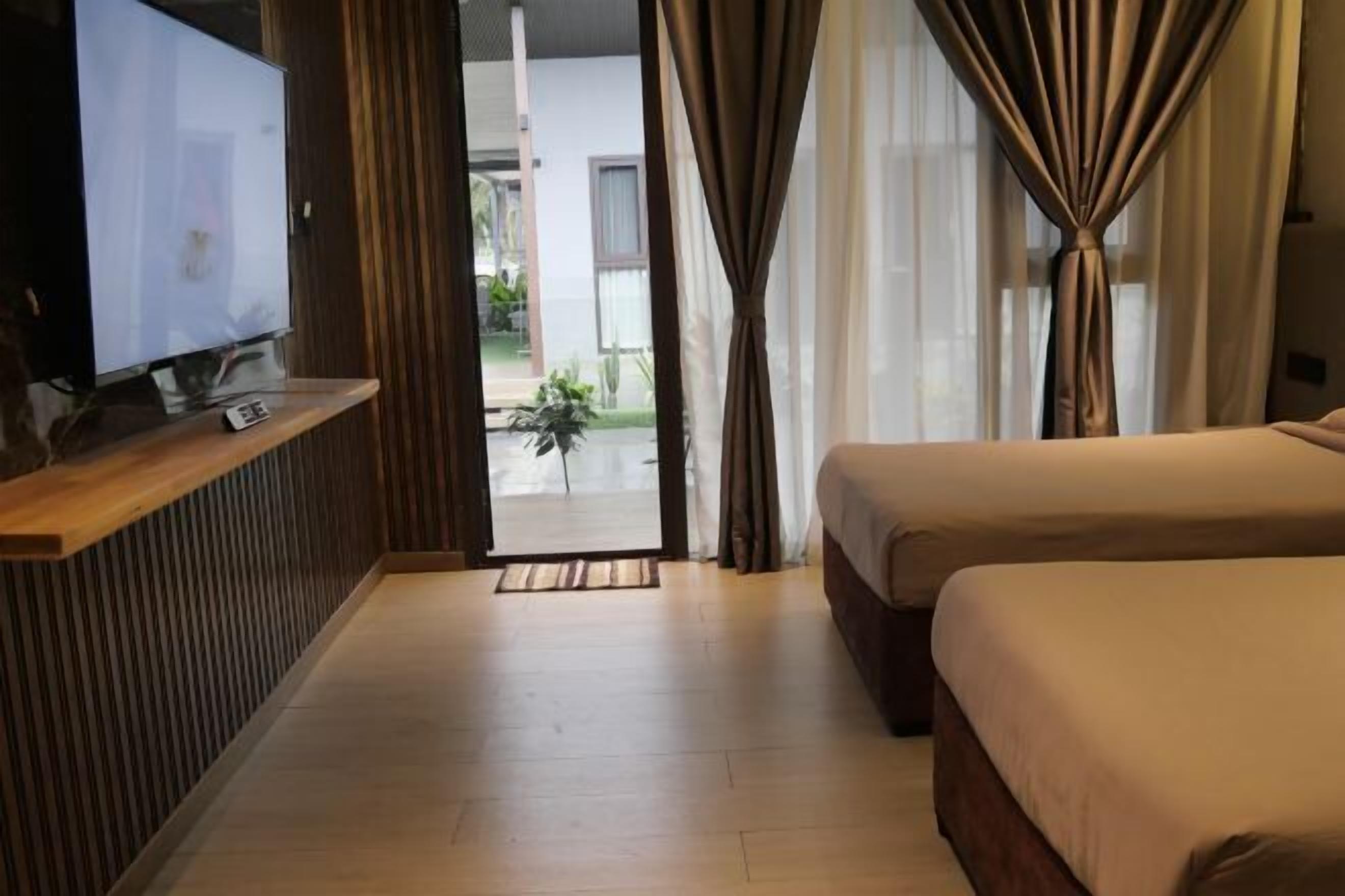 Individually decorated, individually furnished, desk, laptop workspace