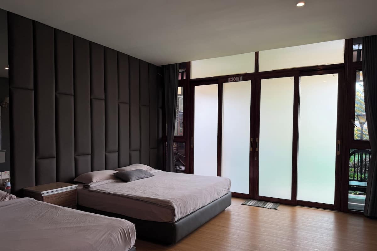 Family Room | Desk, laptop workspace, free WiFi, individually decorated