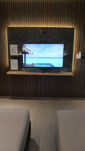 Deluxe-Zweibettzimmer | Individuell dekoriert, individuell eingerichtet, Schreibtisch