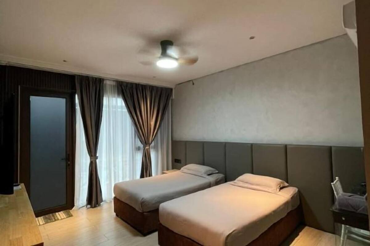 1 chambre, décoration personnalisée, ameublement personnalisé, bureau