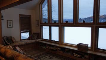 Smart TV, libros, videoteca y estéreo