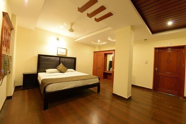 Doppelzimmer zur Einzelnutzung | Minibar, Zustellbetten, kostenloses WLAN, Bettwäsche