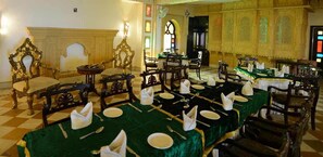 Internationale Küche, Blick auf den Garten