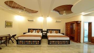 Family Quadruple Room | Minibar, rollaway beds, free WiFi, bed sheets