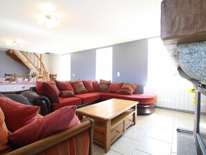 TV, fireplace - Spacious house with enclosed garden near Cherbourg (Hardinvast)