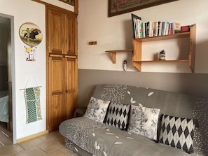 1 bedroom - Cozy 2-room mezzanine house with terrace, BBQ, and private parking, 800m from the beach (Fleury-Saint-Pierre-la-Mer)