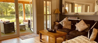 Oak Lodge - Free WiFi & Parking