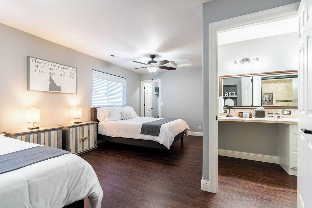 Alternate view of the room with 2 queen beds, and the ensuite bathroom