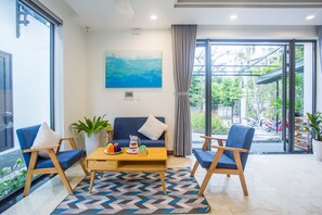 Lobby sitting area - Christina's Hoi An - The Blossom Villa (Da Nang)