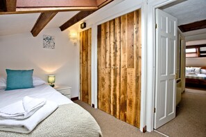 2 bedrooms, desk, iron/ironing board, internet - The Cwtch Cottage, Wi-Fi, Washing Machine (Bude)