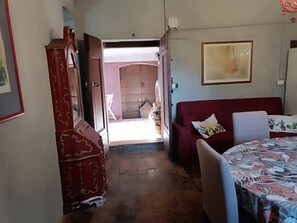 Interior - Ancient medieval cottage  (Vicopisano)