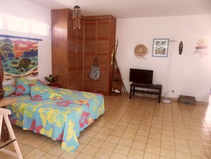 2 habitaciones, tabla de planchar con plancha y ropa de cama