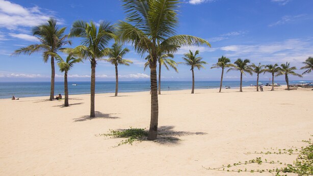 Beach nearby, white sand - Christina's Da Nang (Da Nang)