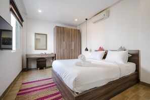 デラックス アパートメント クイーンベッド 1 台 | ミニバー、デスク、防音設備、ベビーベッド