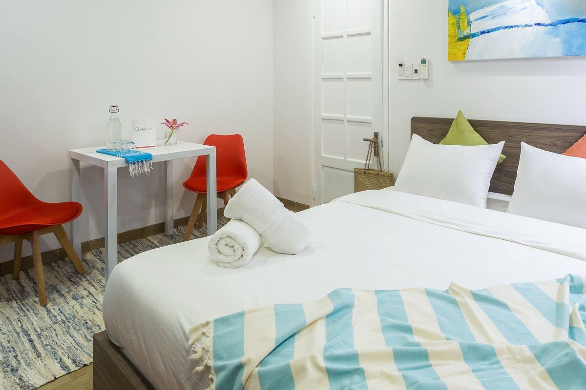 Deluxe Studio | Minibar, desk, soundproofing, cribs/infant beds