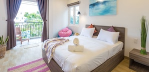 Deluxe Apartment, 1 Queen Bed, City View | Minibar, desk, soundproofing, cribs/infant beds