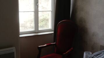 1 chambre, fer et planche Ă repasser, Wi-Fi, draps fournis