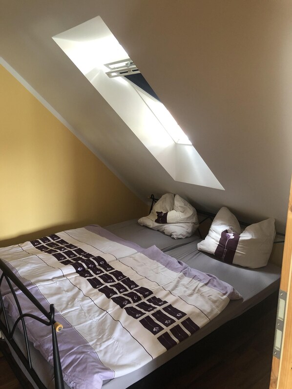 1 bedroom, cots/infant beds, WiFi, bed sheets