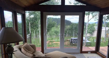 Maista Coloradon syksynäkymät 9263 metrin päässä mökistä sininen taivas