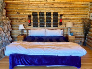 3 bedrooms, desk, iron/ironing board, travel crib - Your Private Mountaintop Cabin In The Blue Sky (Bailey)