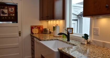 2Bd / 2Ba Nueva cocina, baños nuevos, cerca de la playa, cubierta trasera para la relajación