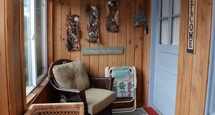 2Bd/2Ba New Kitchen, New Baths, Close To The Beach, Back Deck for Relaxation