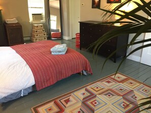 5 chambres, fer et planche à repasser, Wi-Fi, draps fournis