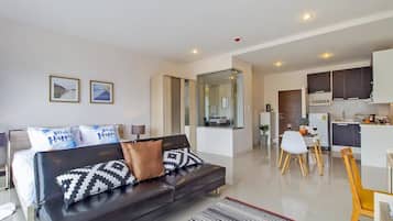 Deluxe Studio Suite, Kitchen, Garden View | In-room safe, blackout drapes, soundproofing, iron/ironing board