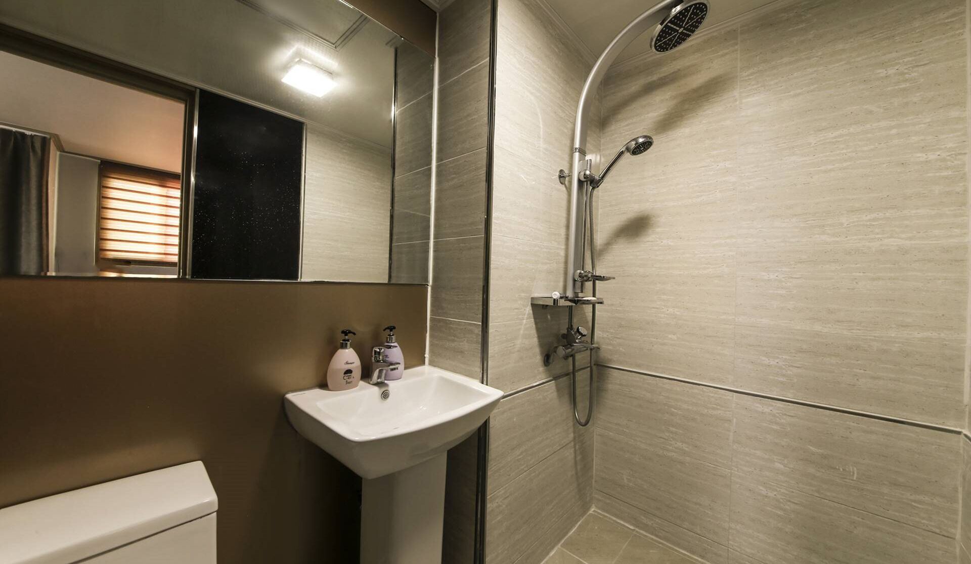 business twin room | desk, blackout curtains, free wifi