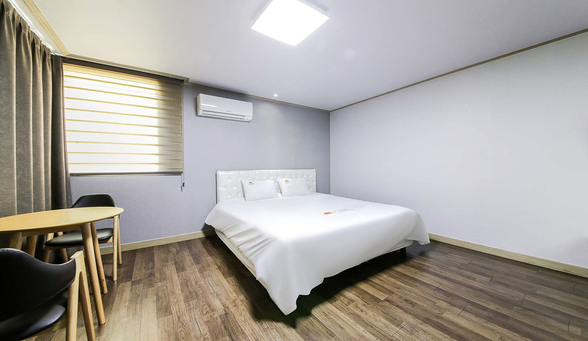 business double room | desk, blackout curtains, free wifi