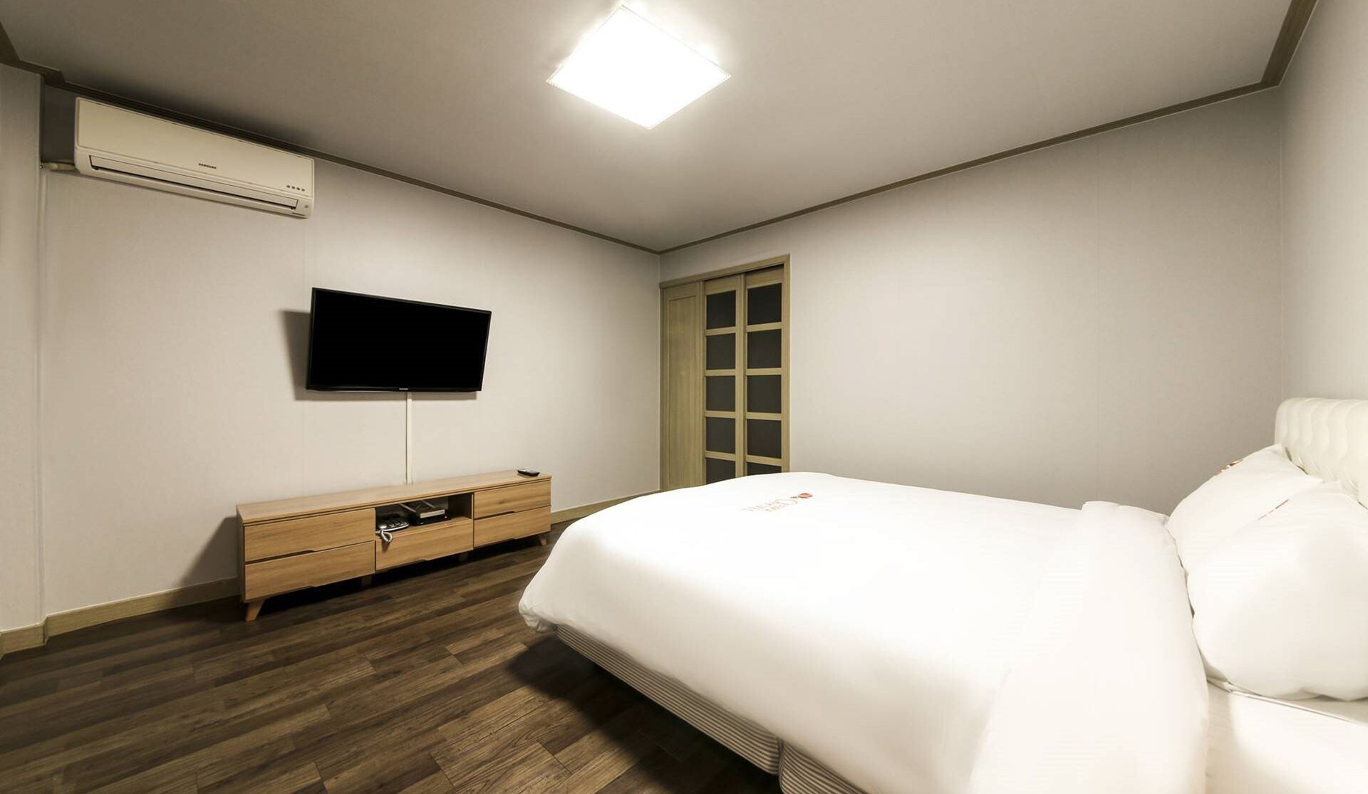 junior suite | desk, blackout curtains, free wifi