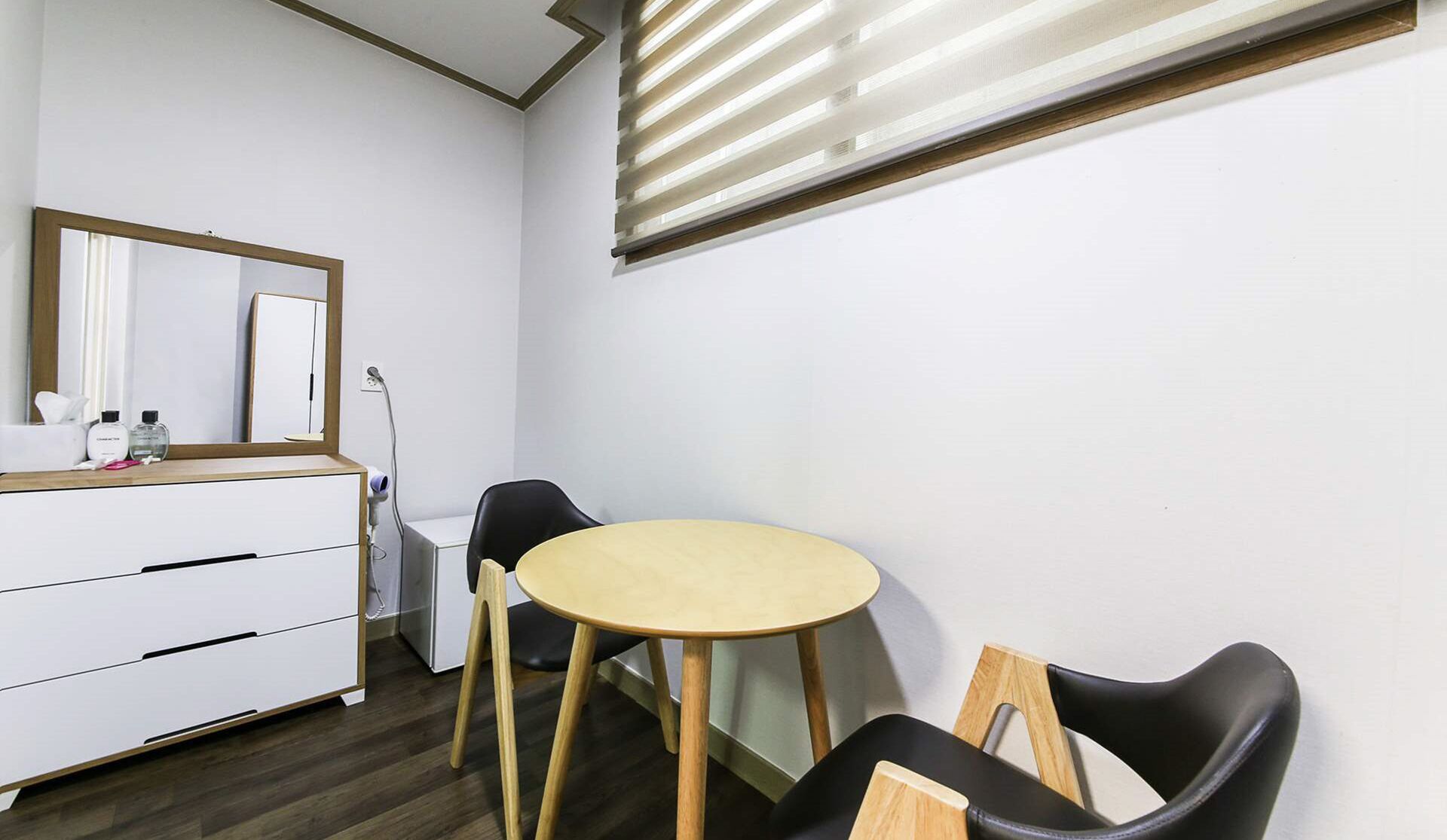 standard twin room | desk, blackout curtains, free wifi