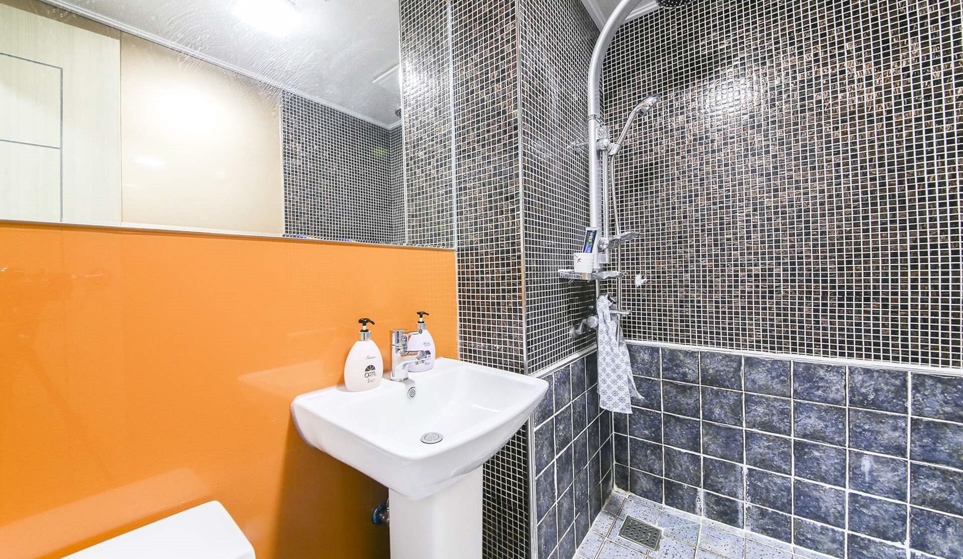 standard twin room | desk, blackout curtains, free wifi