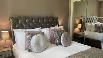 2 chambres, bureau, fer et planche Ă repasser, accĂšs Internet