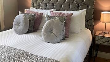 2 chambres, bureau, fer et planche Ă repasser, accĂšs Internet