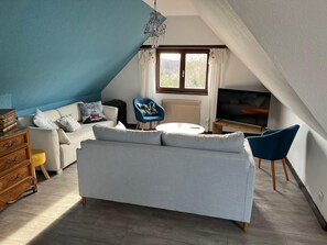 Smart-TV, Bücher, Arbeitsbereiche