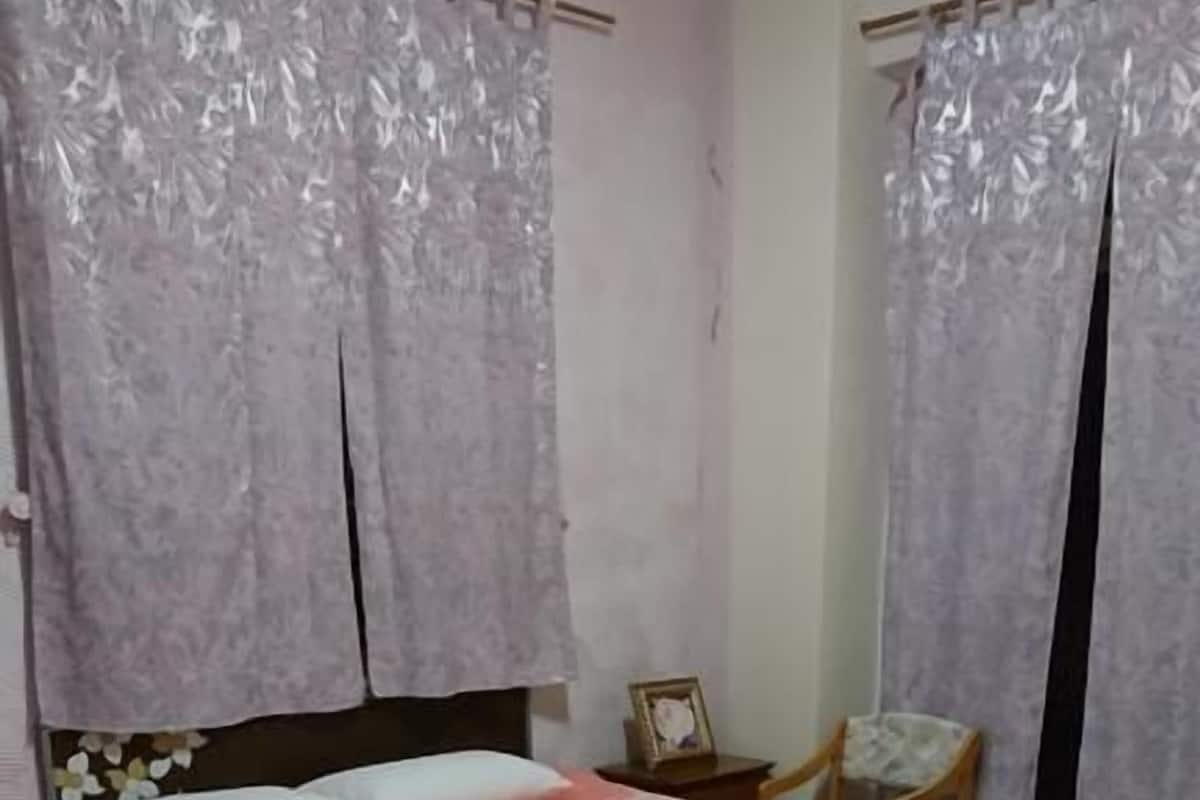 Escritorio, camas plegables/adicionales, wifi gratis y ropa de cama