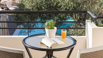 Standard Studio, Pool View | Balcony
