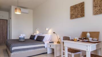 Monolocale Standard, vista piscina | Biancheria da letto ipoallergenica, una cassaforte in camera