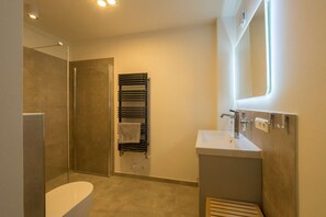 تجهيزات دش، مجففات شعر، مناشف