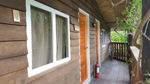 Superior Quadruple Room | Terrace/patio - La Vida Hostel (Samal)