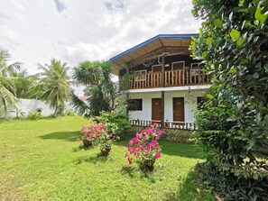Superior Quadruple Room | Garden view - La Vida Hostel (Samal)