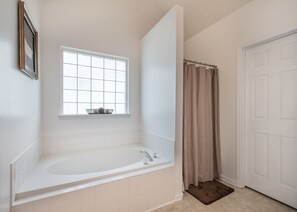 Hair dryer, towels - Comfort and Style on the Colonnade (Rex)