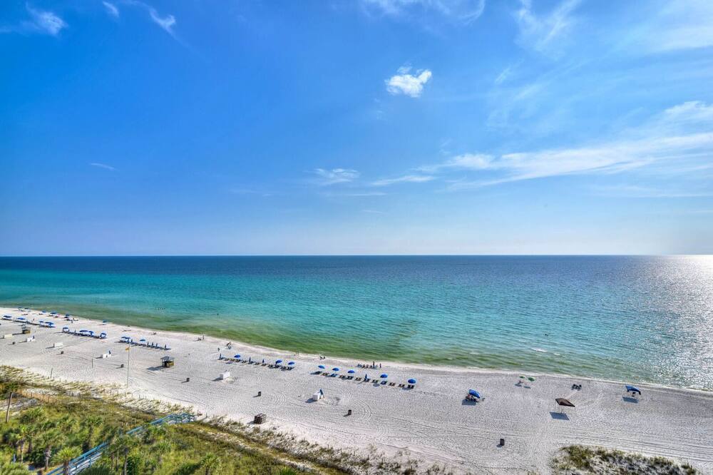 Sprawling, waterfront condo w\/ balcony views plus a shared hot tub, pool, & gym