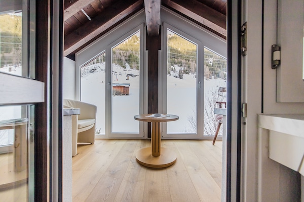 Suite | Zona de estar | Una televisión de pantalla plana