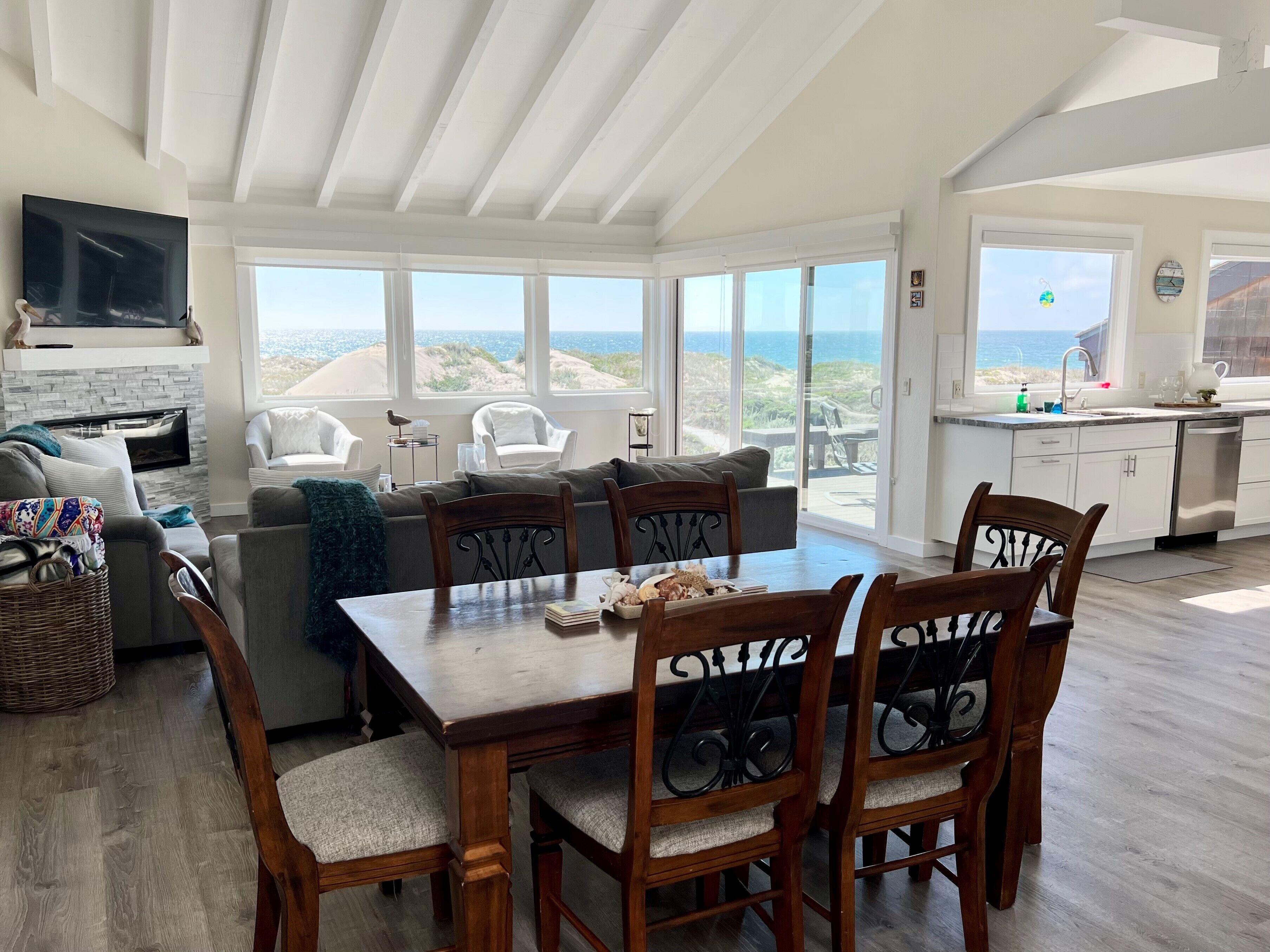 3 Bedroom Ocean Front (Sleeps 6) - Marina, CA