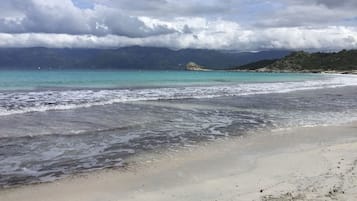 Beach nearby, sun-loungers, beach towels